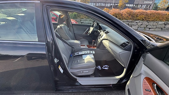 Toyota Camry 21 of 29