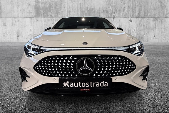 Mercedes-Benz CLA350 15 of 18