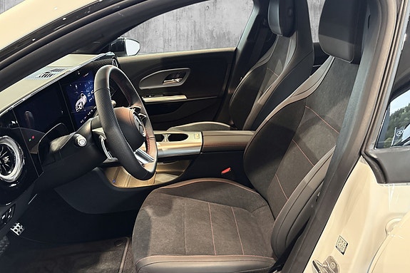 Mercedes-Benz CLA350 10 of 18