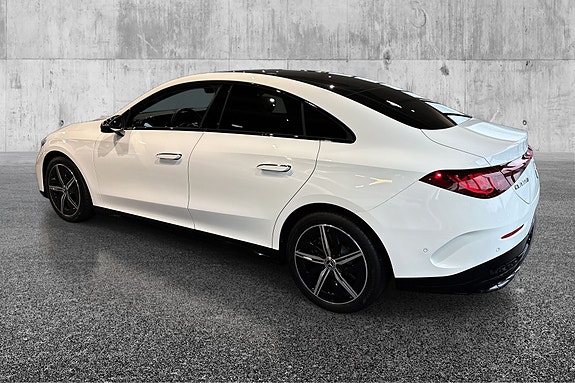 Mercedes-Benz CLA350 8 of 18