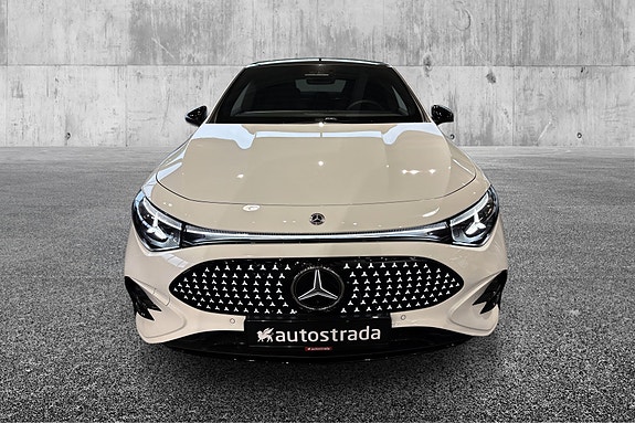 Mercedes-Benz CLA350 2 of 18