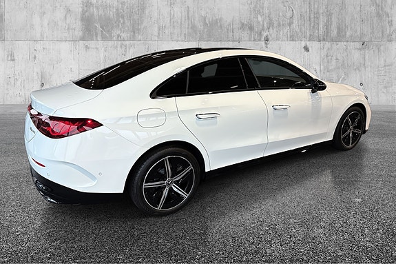 Mercedes-Benz CLA350 5 of 18