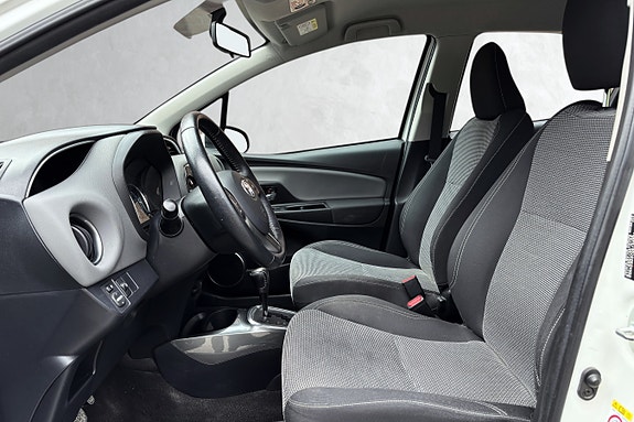 Toyota Yaris 11 of 18