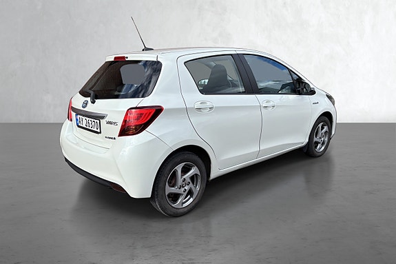 Toyota Yaris 4 of 18