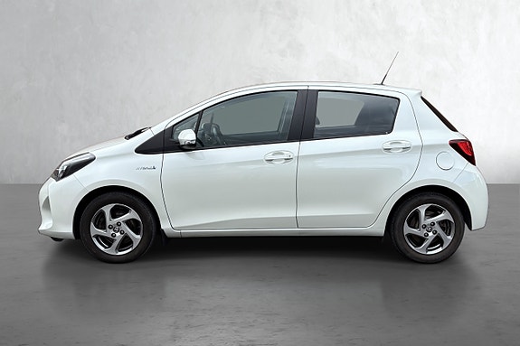 Toyota Yaris 5 of 18