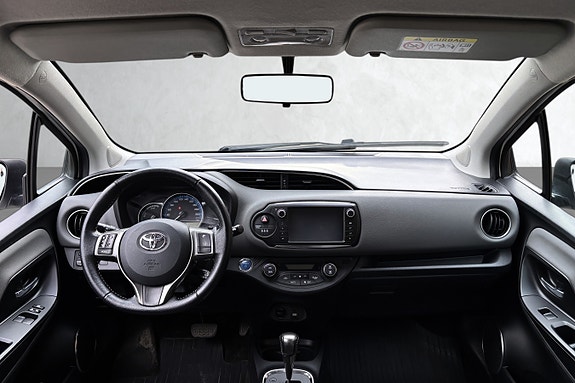 Toyota Yaris 14 of 18