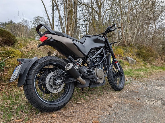 Husqvarna Svartpilen 401 3 of 4