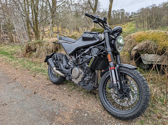 Husqvarna Svartpilen 401 2 of 4