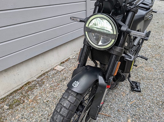 Husqvarna Svartpilen 401 4 of 4