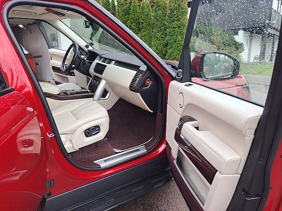 Land Rover Range Rover 26 of 30