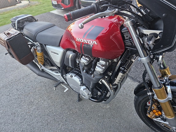 Honda CB 1100 RS 2 of 5