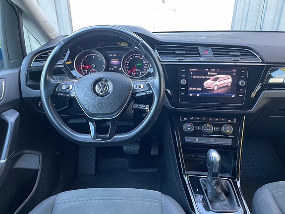 Volkswagen Touran 23 of 30
