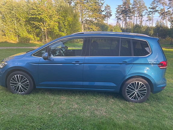 Volkswagen Touran 2 of 30