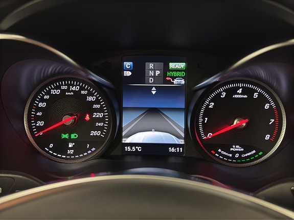 Mercedes-Benz GLC350 e 26 of 30