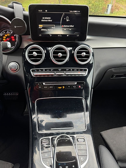 Mercedes-Benz GLC350 e 13 of 30