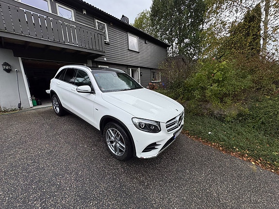 Mercedes-Benz GLC350 e 2 of 30