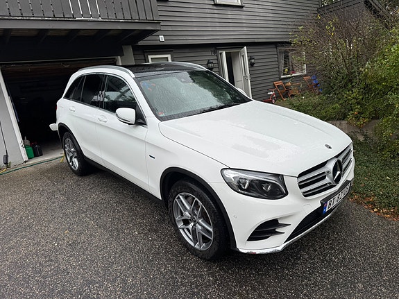 Mercedes-Benz GLC350 e 3 of 30