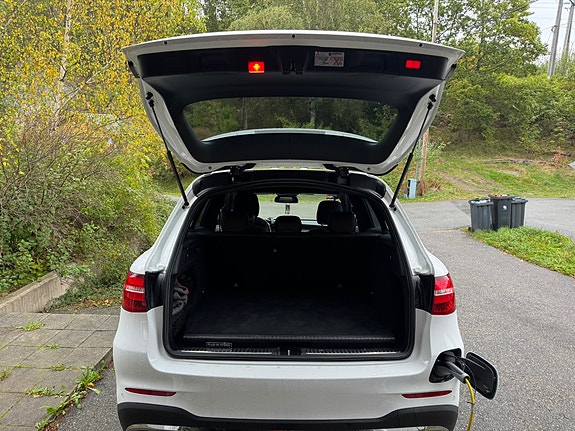 Mercedes-Benz GLC350 e 6 of 30