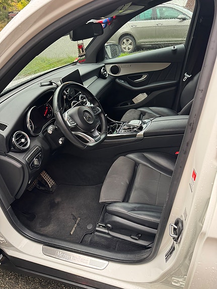 Mercedes-Benz GLC350 e 8 of 30