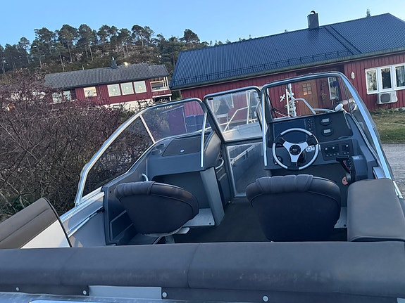 Buster Magnum 2012 – Yamaha F225 V6 – ca. 300 timer – henger 5 of 10