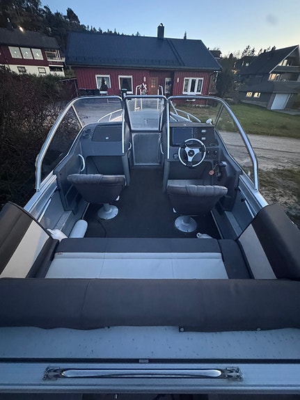 Buster Magnum 2012 – Yamaha F225 V6 – ca. 300 timer – henger 6 of 10