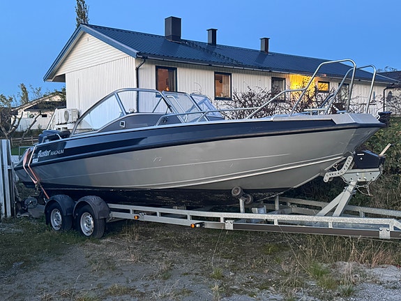 Buster Magnum 2012 – Yamaha F225 V6 – ca. 300 timer – henger 3 of 10
