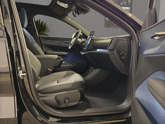 Volvo EX30 14 of 23