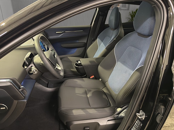 Volvo EX30 13 of 23