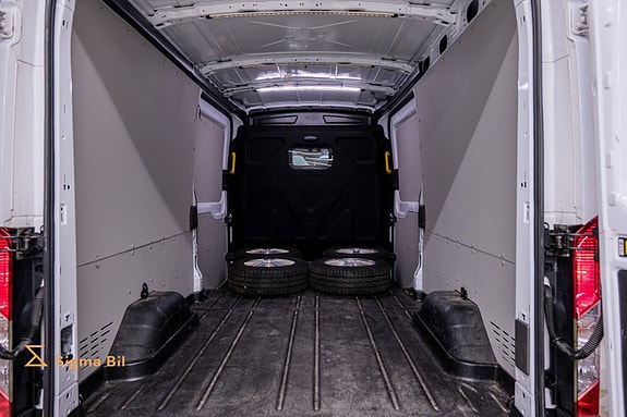 Ford Transit 12 of 30