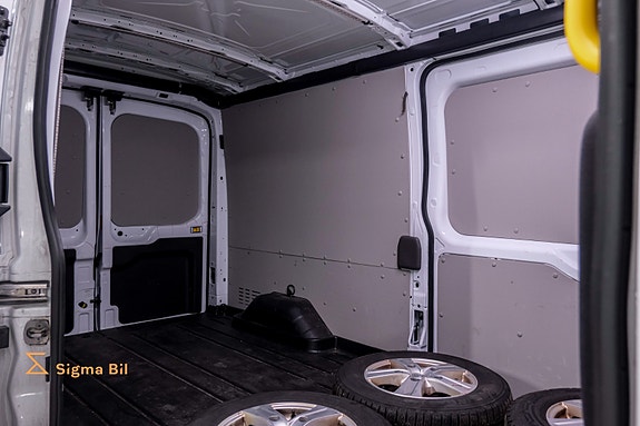 Ford Transit 11 of 30