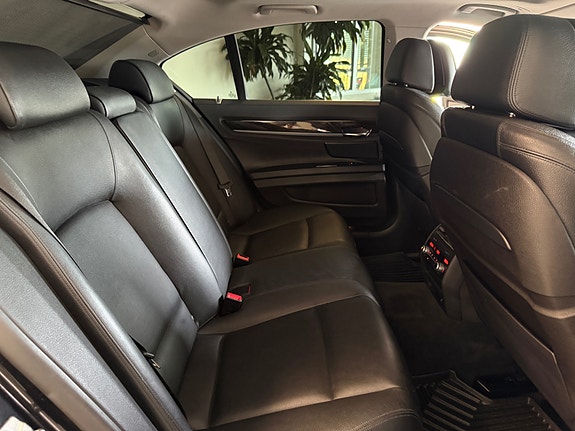 BMW 730d 24 of 30