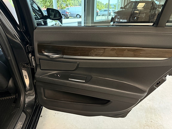 BMW 730d 25 of 30