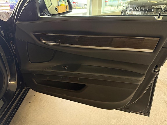 BMW 730d 27 of 30