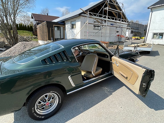 Ford Mustang 8 of 10