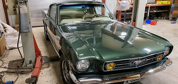 Ford Mustang 7 of 10