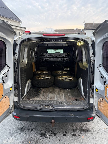 Ford Transit Connect 7 of 16