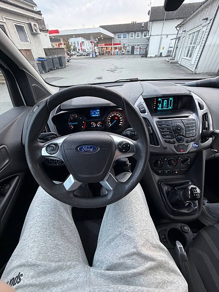 Ford Transit Connect 8 of 16