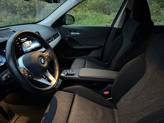 BMW iX1 10 of 15