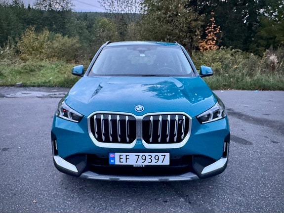 BMW iX1 8 of 15