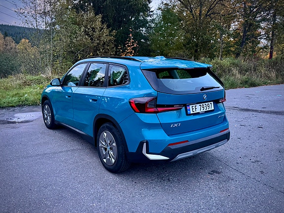 BMW iX1 3 of 15