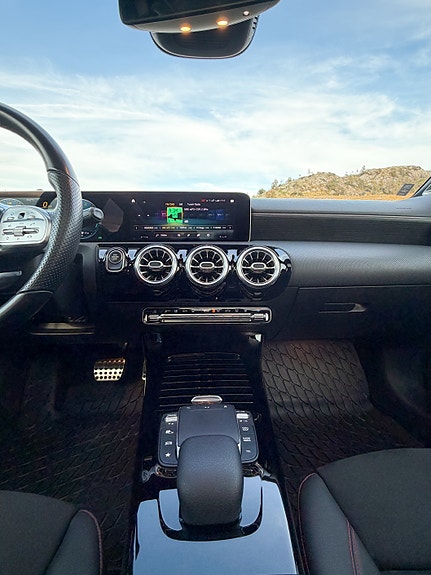 Mercedes-Benz A250 e 29 of 30