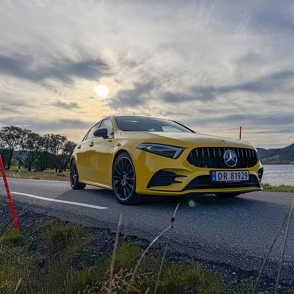 Mercedes-Benz A250 e 3 of 30
