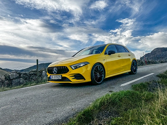 Mercedes-Benz A250 e 2 of 30