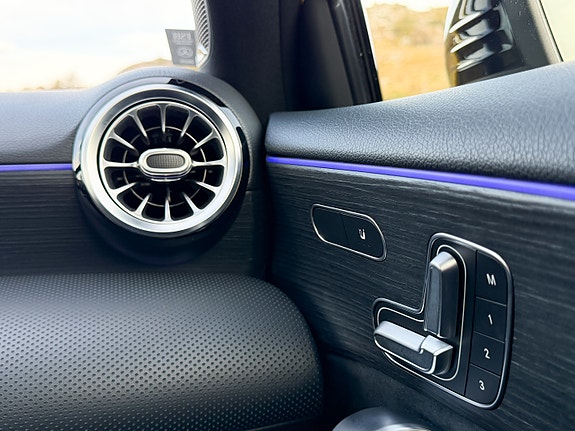 Mercedes-Benz A250 e 25 of 30