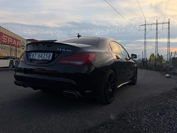 Mercedes-Benz CLA45 7 of 24