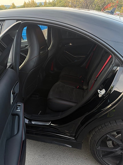 Mercedes-Benz CLA45 16 of 24