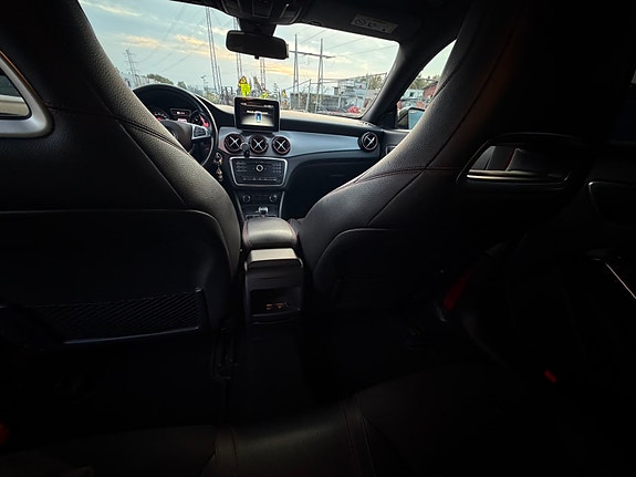Mercedes-Benz CLA45 20 of 24