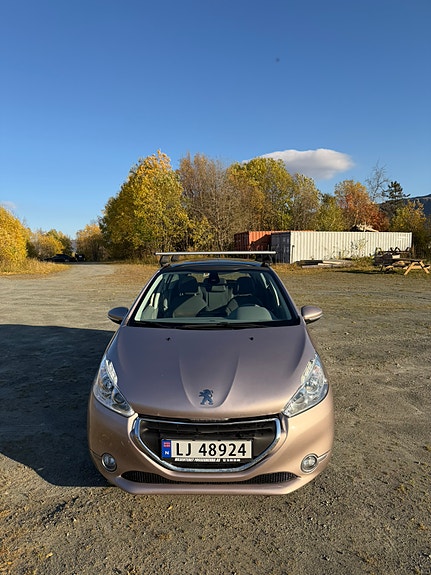 Peugeot 208 2 of 30