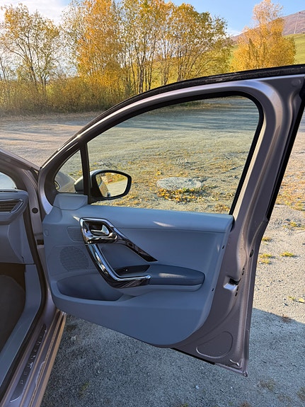 Peugeot 208 13 of 30