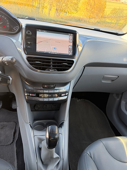 Peugeot 208 27 of 30